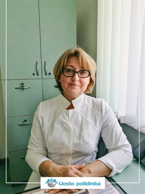 Ginekologas konsultuoja nėščiąją