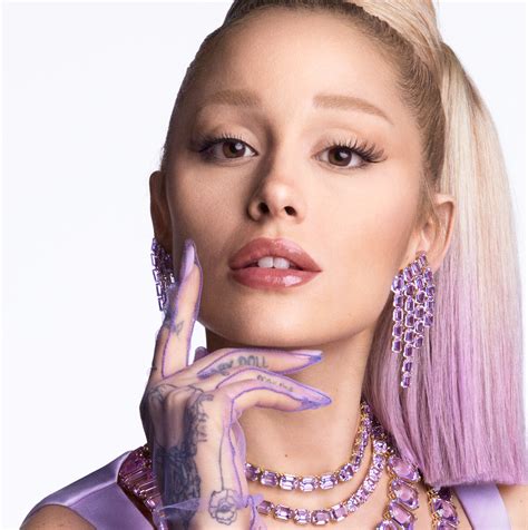 Jauna Ariana Grande pasirodo scenoje