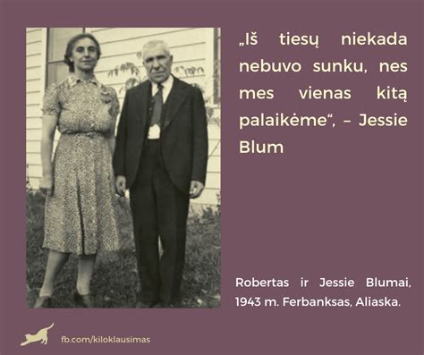 Pora, glaudžianti viena kita, simbolizuojanti emocinį artumą