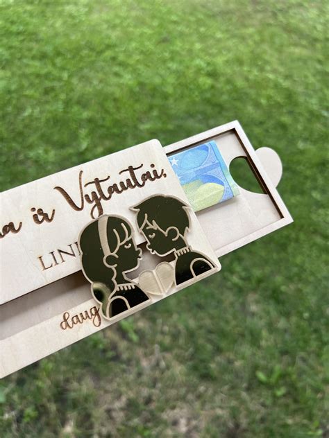 Dovanų dėžutė ir atvirukas