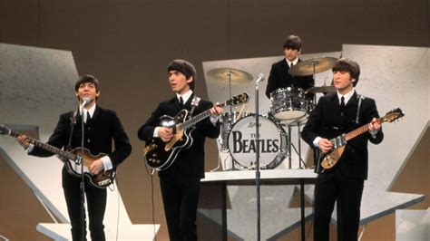 „The Beatles“ koncertuoja „The Ed Sullivan Show“ metu