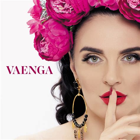 Elena Vaenga scenoje atliekanti dainą