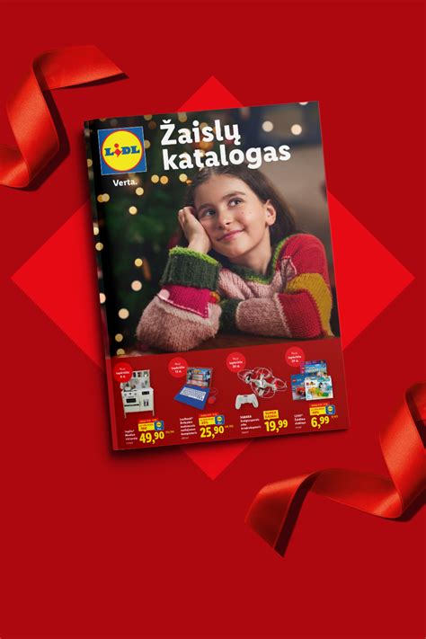 Lidl parduotuvės vaikiškų prekių skyrius su įvairia apranga ir žaislais