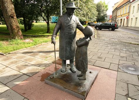 Daktaro Aiskaudos skulptūra Vilniuje