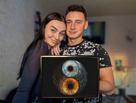 Fotografas akių lygyje su naujagimiu