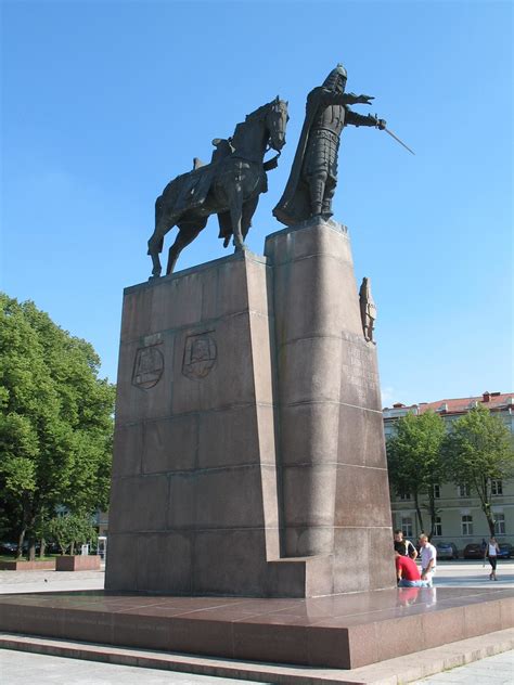 Kunigaikščio Gedimino paminklas Vilniuje