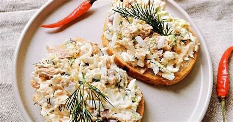 Foršmakas ant riekelės duonos