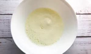 išplakti kiaušinių baltymai su standžiomis viršūnėmis