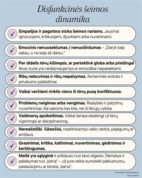 Vaikas renkasi dienoraštį knygyne