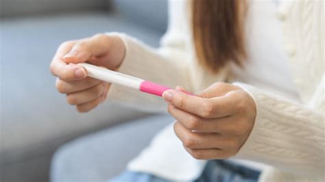 Moteris laiko nėštumo testą