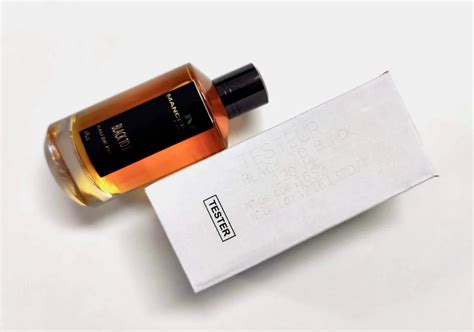 Ingredientų sąrašo etiketė ant buteliuko