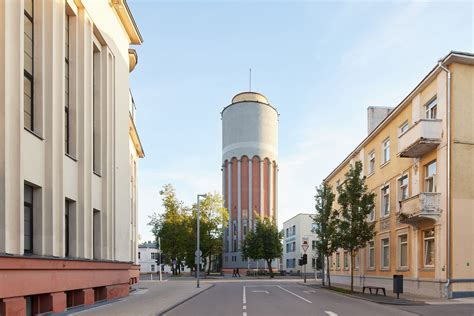 Šimonių giminės likimą simbolizuojantis senasis bokštas