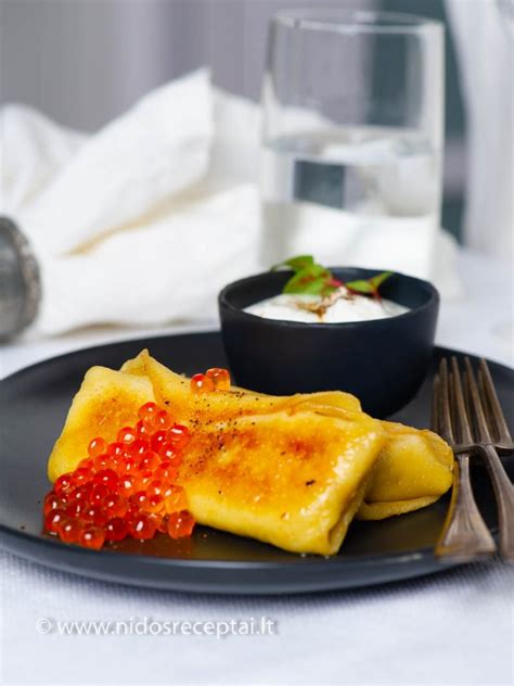 Lietiniai su raudonais ikrais ir krapais