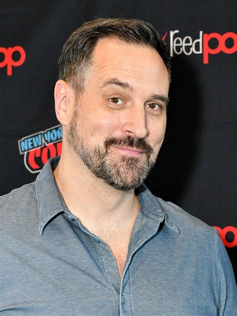 Travis Willingham portretas