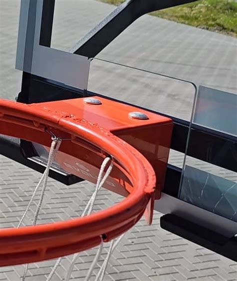 Krepšinio stovo pagrindas užpildytas vandeniu arba smėliu