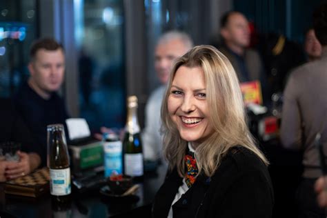 Gupijų patelė su išsipūtusiu pilvu prieš nerštą