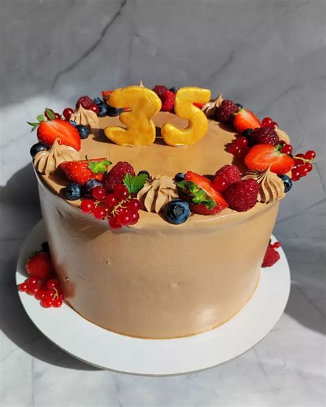 Tortas, dekoruotas M&M's saldainiais