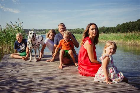 Šeima su įvaikintu vaiku leidžia laiką kartu