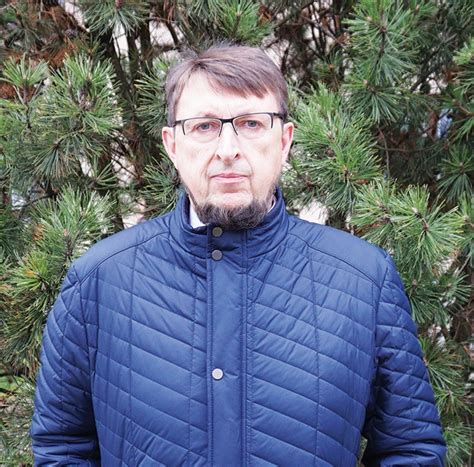 Jonas Švedas diriguoja orkestrui