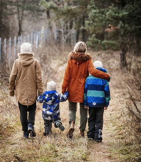 Budintis globotojas su vaiku šeimoje