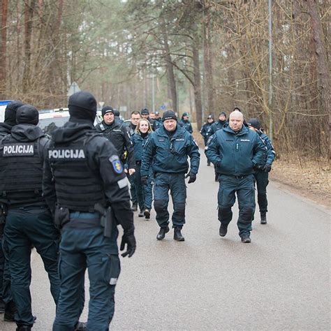 Policijos pareigūnai vykdo paieškos operaciją