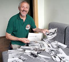 Petras Turskis kelionių nuotraukų apsuptyje