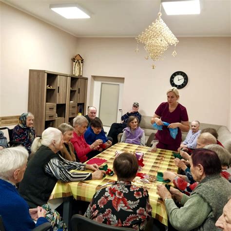 Anykščių socialinės globos namų gyventojai švenčia Kovo 11-ąją