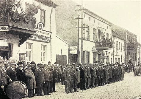 Istorinė nuotrauka: Vytauto Didžiojo paveikslo sutiktuvės Skuodo aikštėje