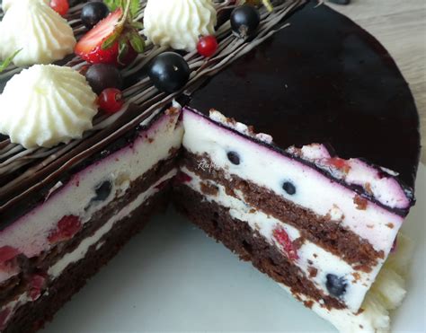 namų gamybos jogurtinis tortas su uogomis