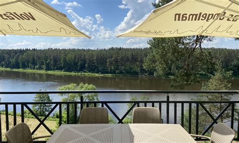 Prienų globos namų pastatas ant Nemuno kranto