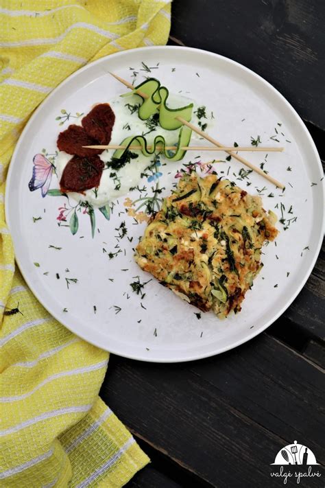 Cukinijų apkepas su feta ir pomidorais