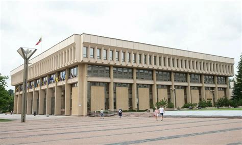 Lietuvos Respublikos Seimo pastatas, kuriame priimami svarbūs sprendimai dėl vaiko teisių
