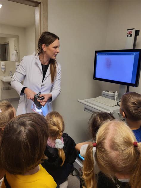 kūdikio svėrimas gydytojo kabinete