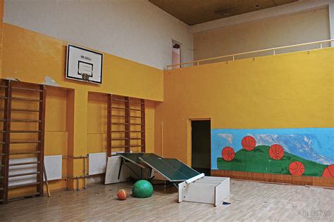 apleisti vaikų globos namai