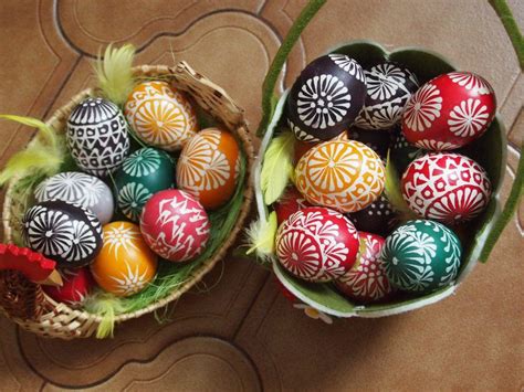 Tradiciškai vašku marginti margučiai