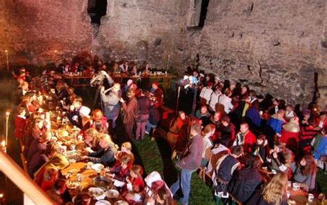 viduramžių puotos stalo serviruotė