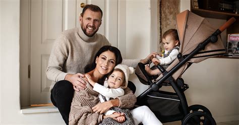 Julijos Žižės šeima su dukromis