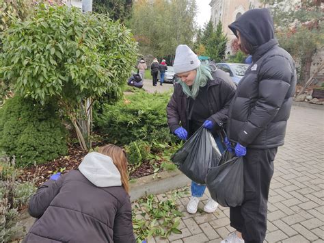 Savanorių pagalba vaikams ruošiant namų darbus