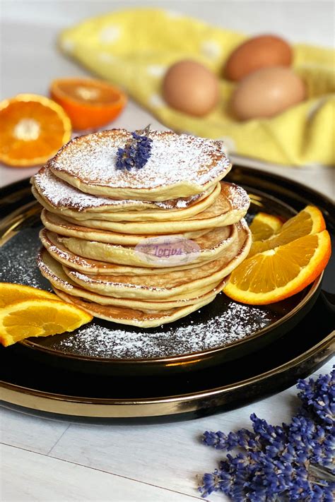 Apelsininiai blyneliai su citrusiniu padažu ir ledais
