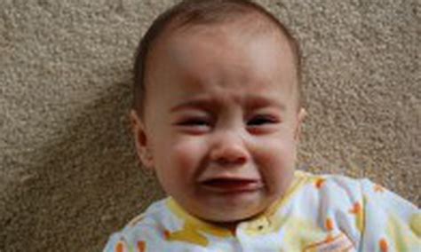 Naujagimis žindomas