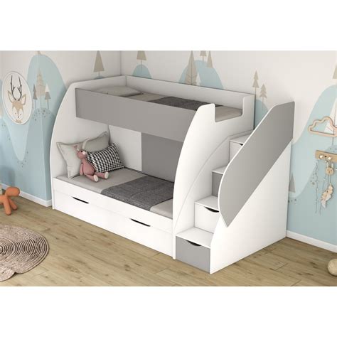 Moderni dviaukštė lova skandinaviško stiliaus interjere