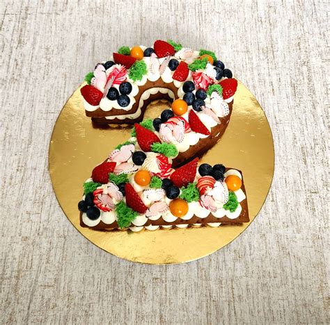 Simbolinis tortas su skaičiais 45