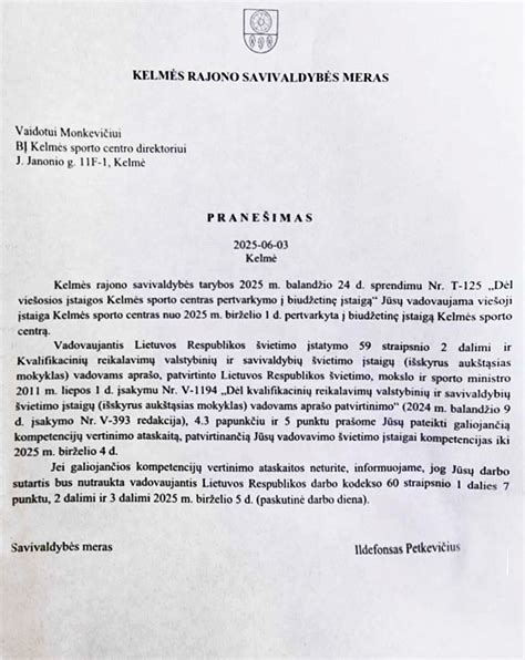 Senas laikraščio iškarpos su antraštėmis apie kriminalus