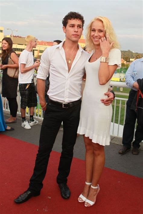 Ineta Stasiulytė ir Deividas Meškauskas su naujagime dukra