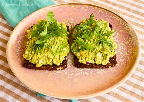 lentelė su kiaušinio ir avokado maistine verte