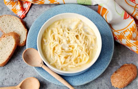 Klasikinė kiaušinių sriuba su makaronais