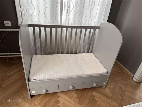 Saugi ir funkcionali naujagimio lovytė su čiužiniu