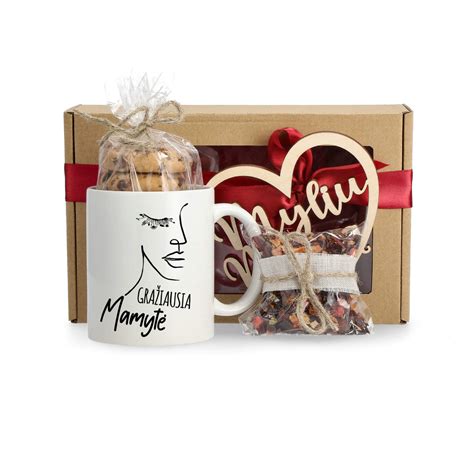 Dovanų idėjos mamai: nuo patirties iki jaukių daiktų