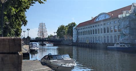 Istorinio Amsterdamo uosto vaizdas XVII a.
