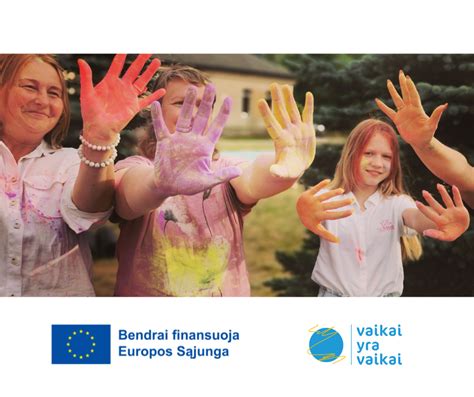 vaikas su globėjais šeimos aplinkoje
